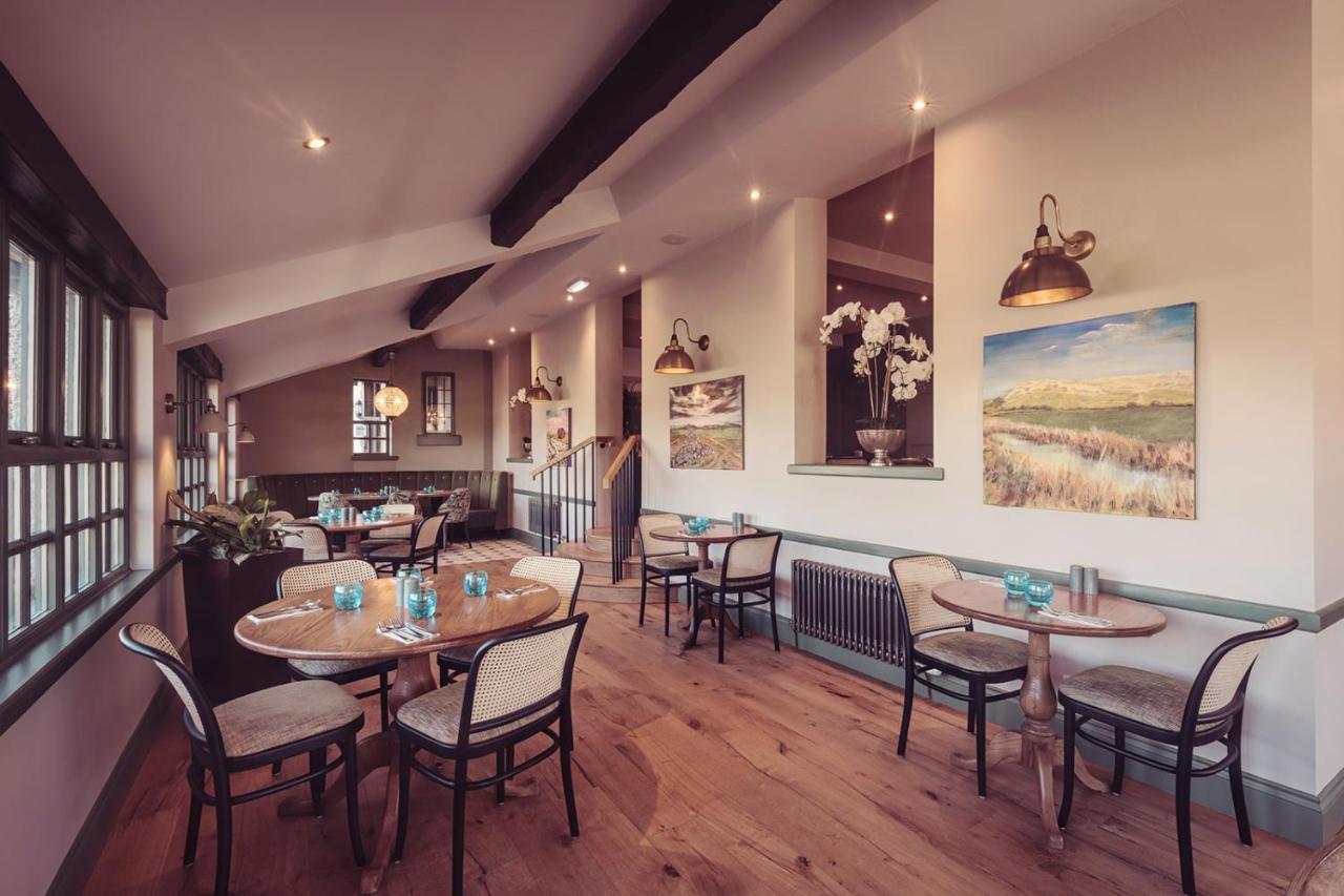 Longlands Inn & Cottages คาร์นฟอร์ธ ภายนอก รูปภาพ The restaurant at The Old Ship Hotel