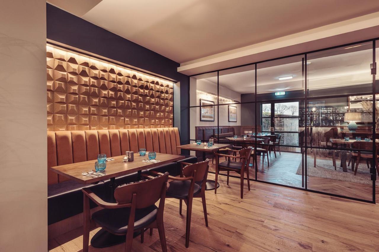 Longlands Inn & Cottages คาร์นฟอร์ธ ภายนอก รูปภาพ Interior of the restaurant