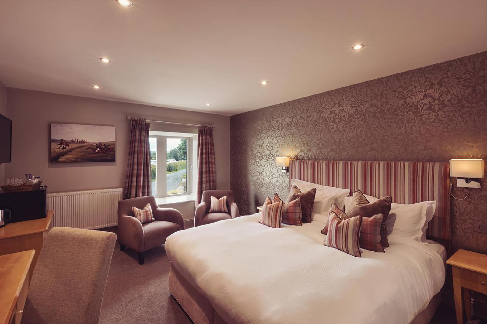 Longlands Inn & Cottages คาร์นฟอร์ธ ภายนอก รูปภาพ A bedroom at the hotel