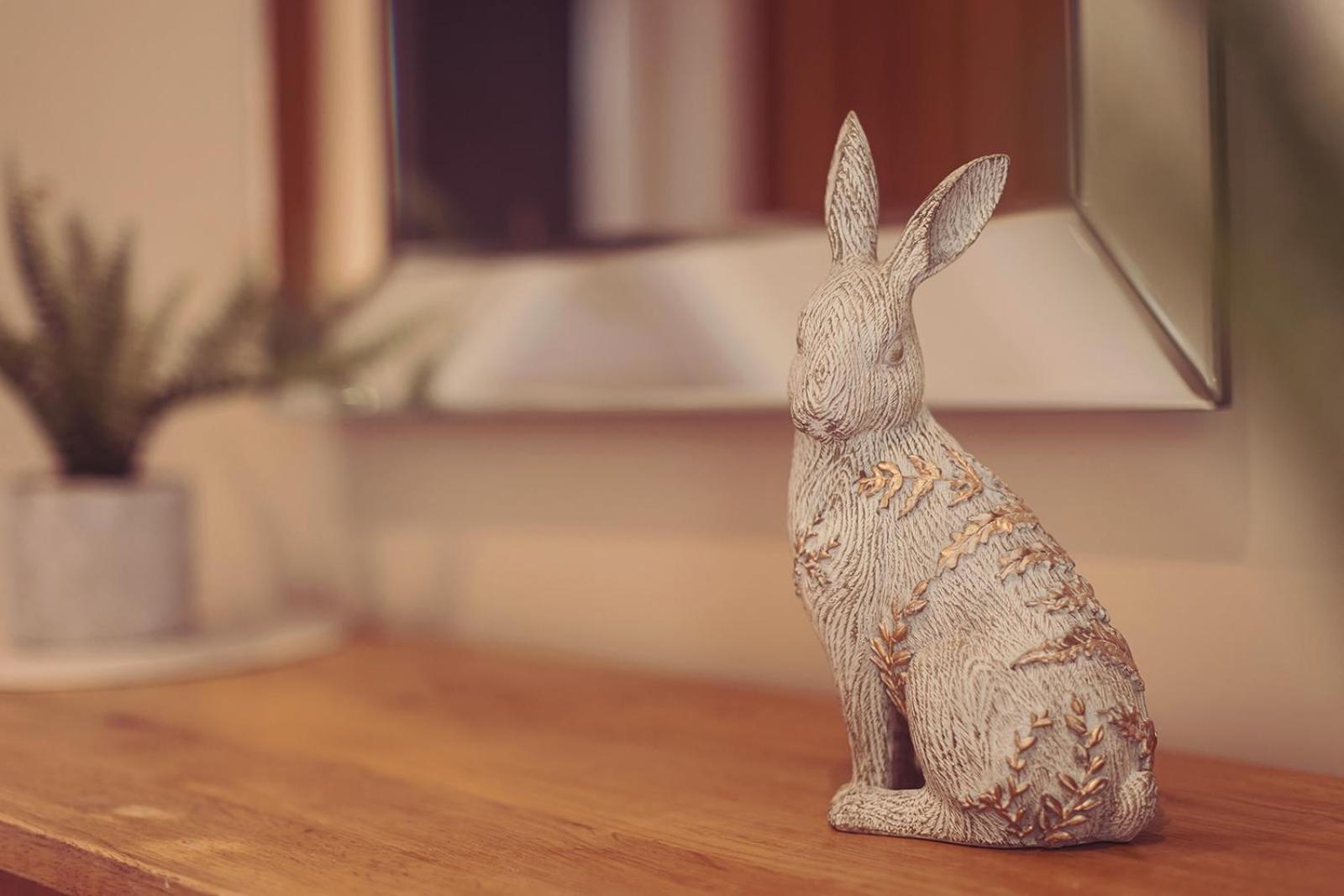 Longlands Inn & Cottages คาร์นฟอร์ธ ภายนอก รูปภาพ A rabbit figurine