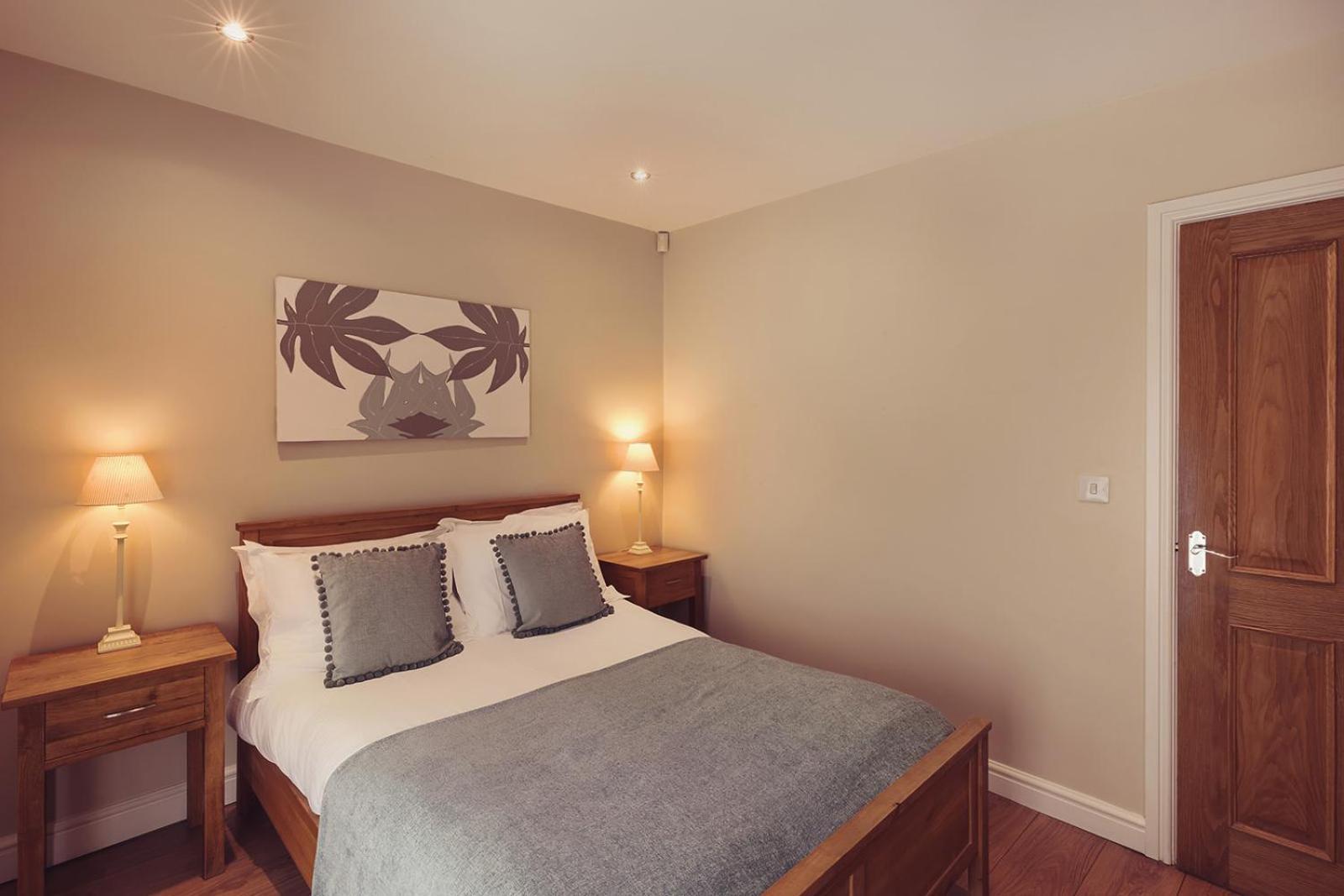 Longlands Inn & Cottages คาร์นฟอร์ธ ภายนอก รูปภาพ A bedroom at the hotel