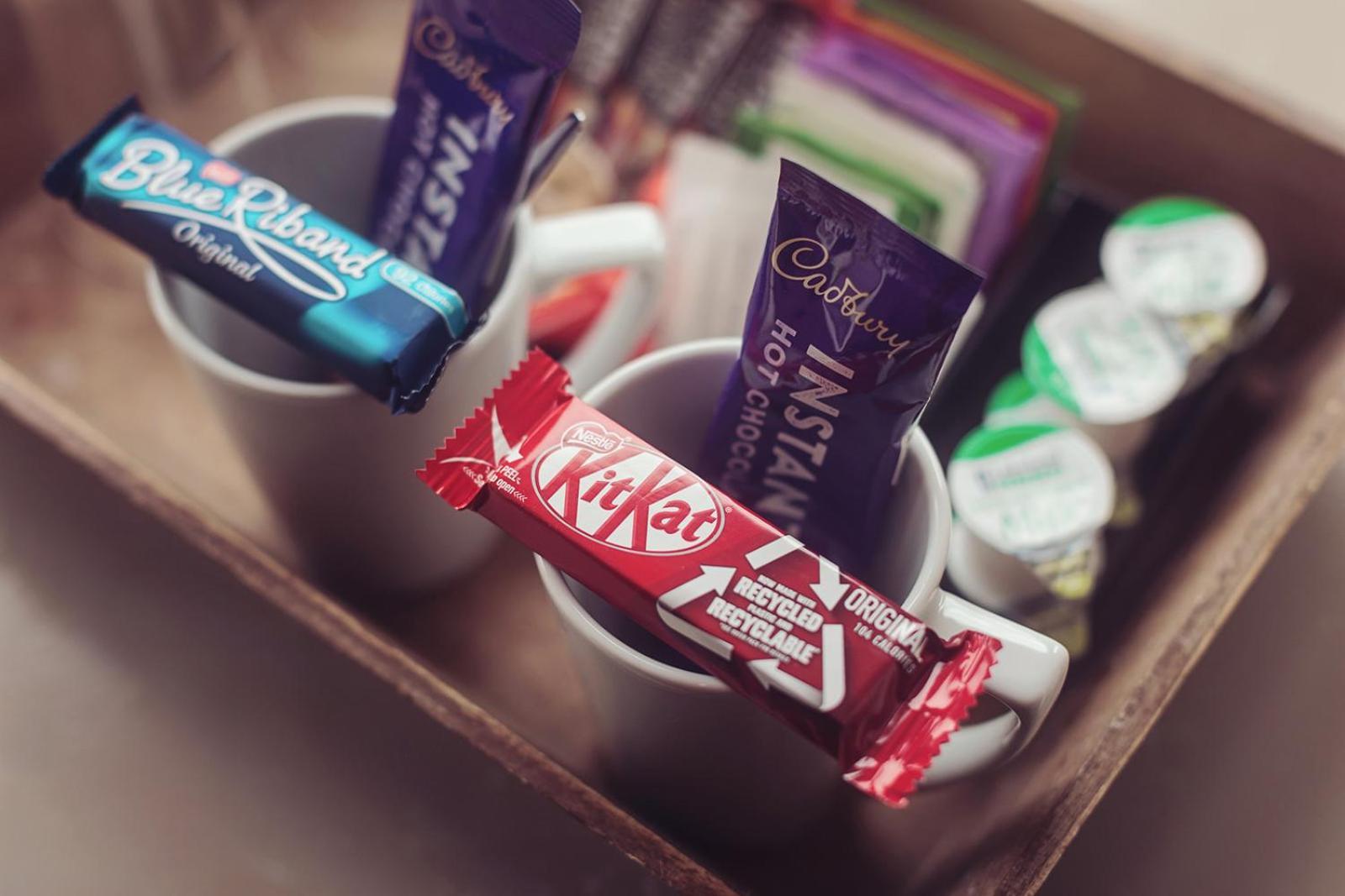 Longlands Inn & Cottages คาร์นฟอร์ธ ภายนอก รูปภาพ KitKat, Quality Street and After Eight