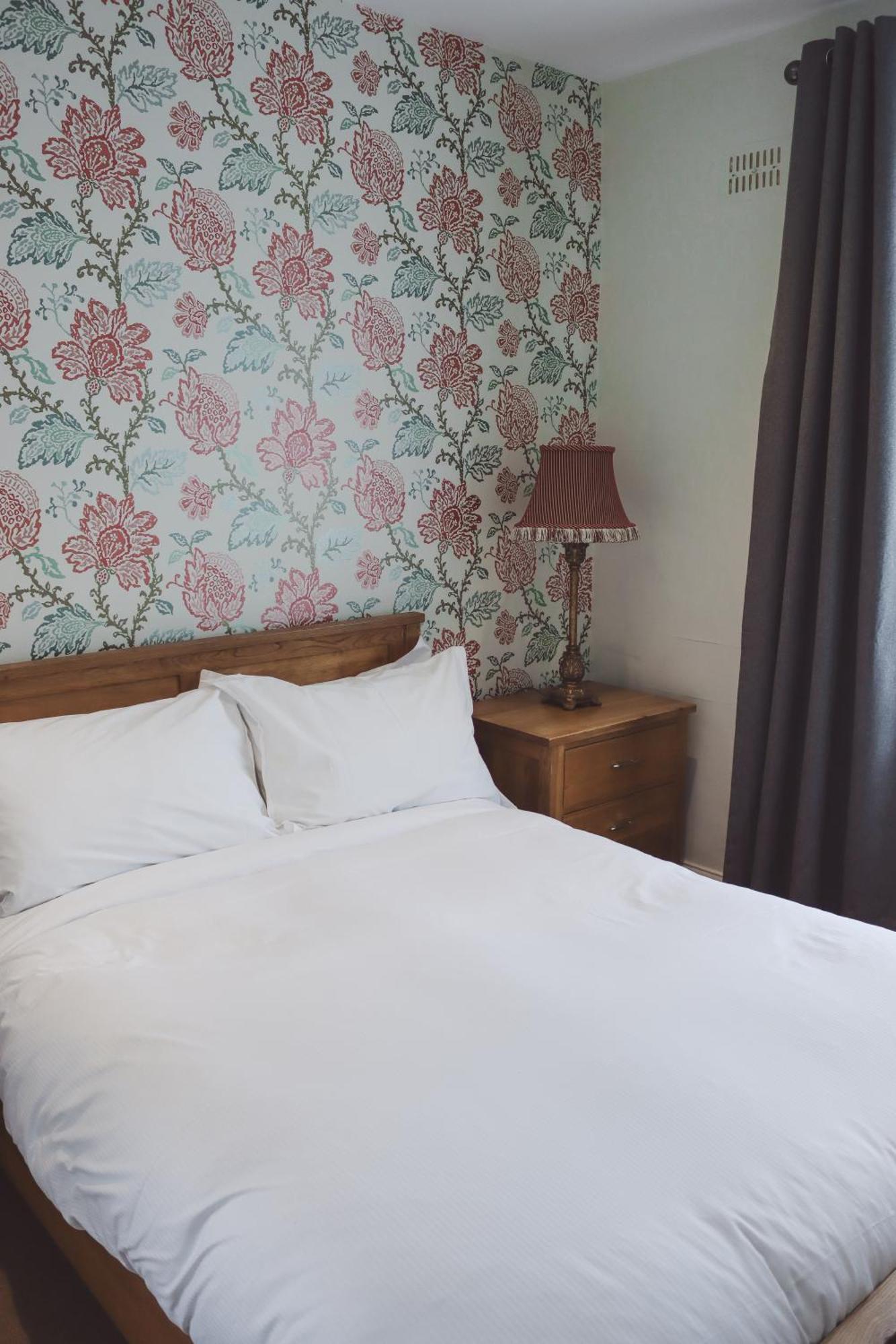 Longlands Inn & Cottages คาร์นฟอร์ธ ภายนอก รูปภาพ A bedroom at the hotel