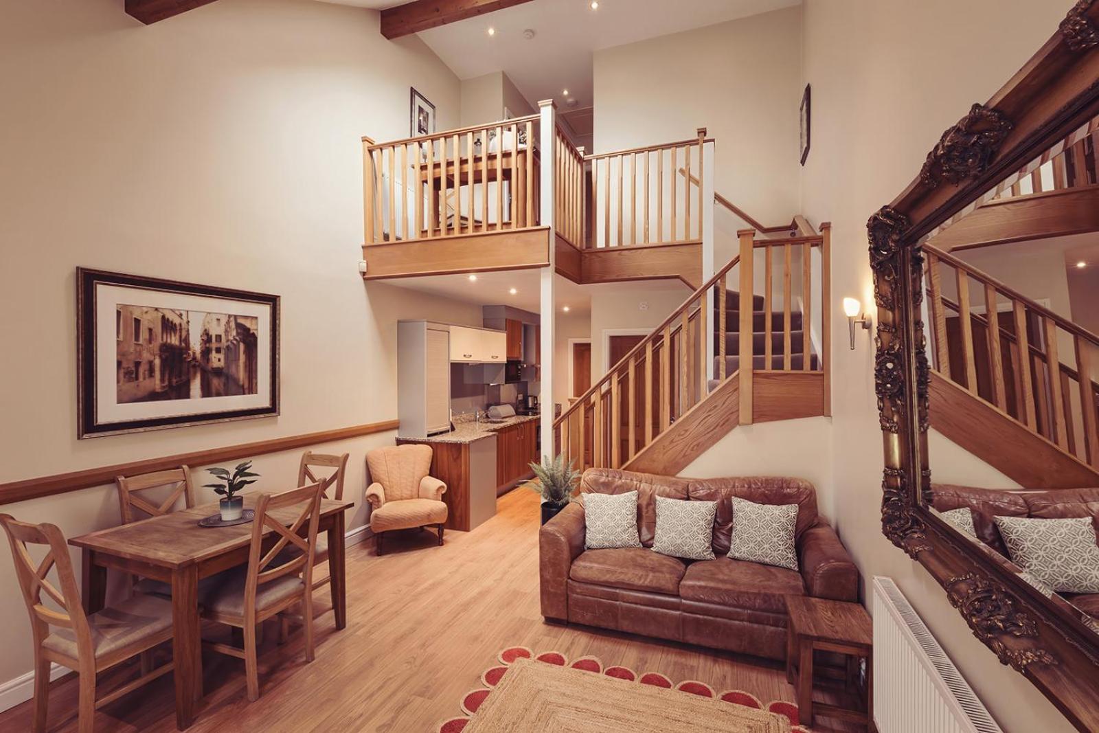 Longlands Inn & Cottages คาร์นฟอร์ธ ภายนอก รูปภาพ Interior of a typical apartment